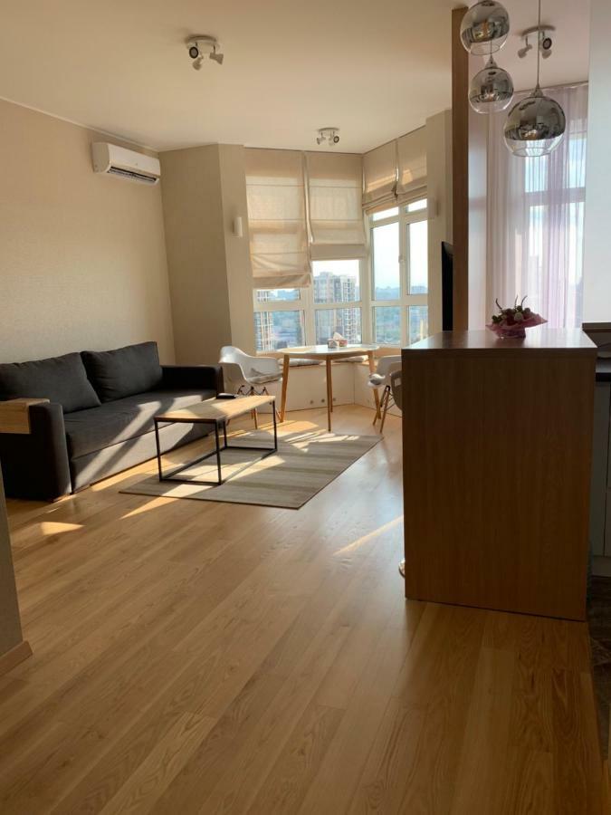 Comfortable Apartments French Quarter Акумулятори Світло Інтернет Завжди Kiev Dış mekan fotoğraf